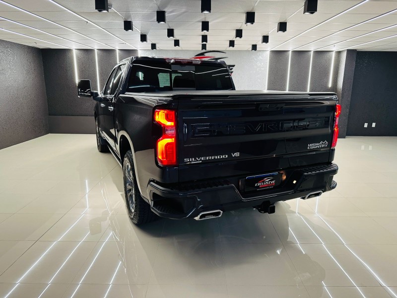 SILVERADO 5.3 1500 HIGH 4X4 COUNTRY GASOLINA 4X4 AUTOMÁTICO - 2024 - CAXIAS DO SUL
