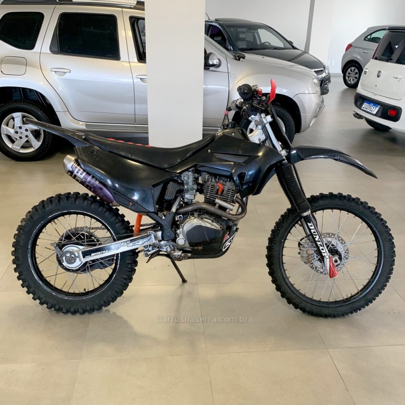 CRF 230F  - 2014 - FLORES DA CUNHA