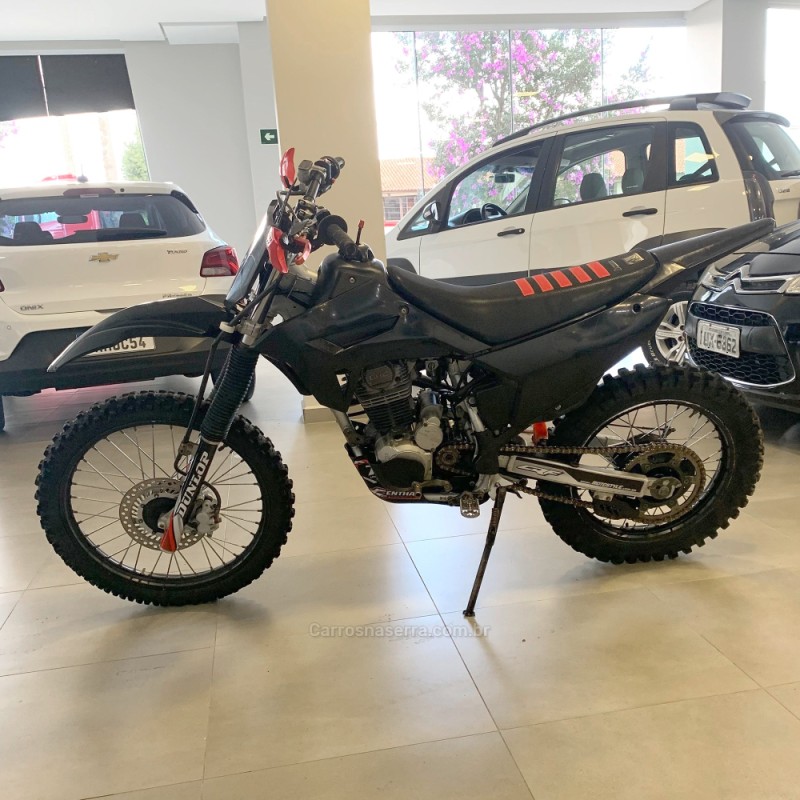 CRF 230F  - 2014 - FLORES DA CUNHA