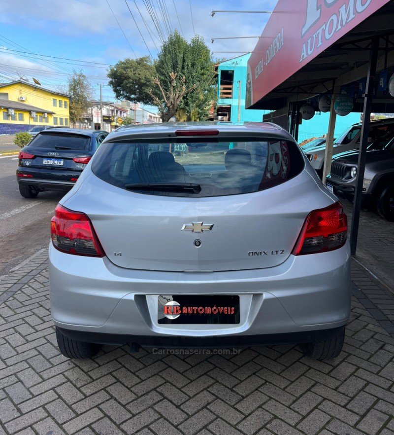 ONIX 1.4 MPFI LTZ 8V FLEX 4P MANUAL - 2016 - PAROBé