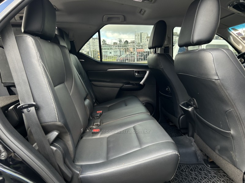 HILUX SW4 2.8 SRX 4X4 7 LUGARES 16V TURBO INTERCOOLER DIESEL 4P AUTOMÁTICO - 2022 - FARROUPILHA