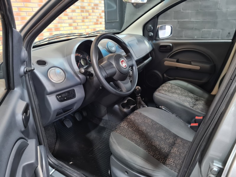 UNO 1.0 VIVACE 8V FLEX 4P MANUAL - 2012 - FARROUPILHA