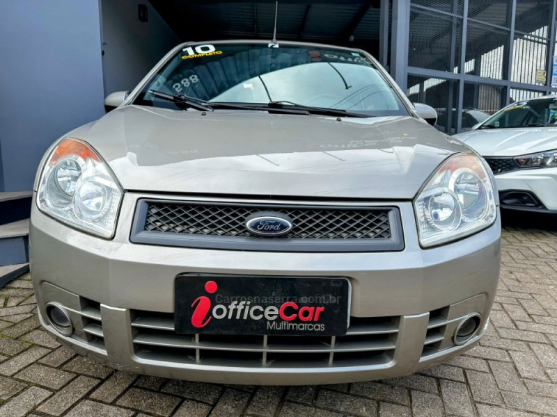 FIESTA 1.6 ROCAM SE PLUS SEDAN 8V FLEX 4P MANUAL - 2010 - TRêS COROAS