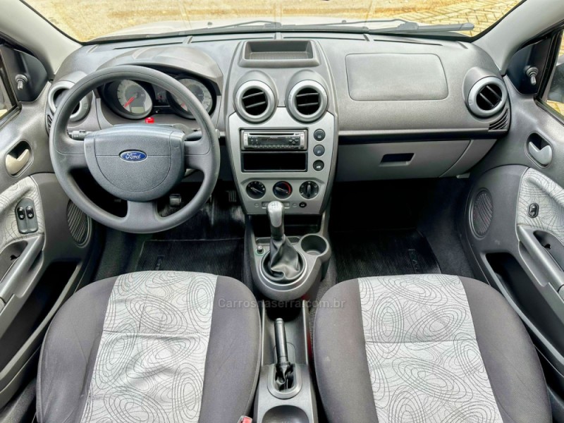 FIESTA 1.6 ROCAM SE PLUS SEDAN 8V FLEX 4P MANUAL - 2010 - TRêS COROAS