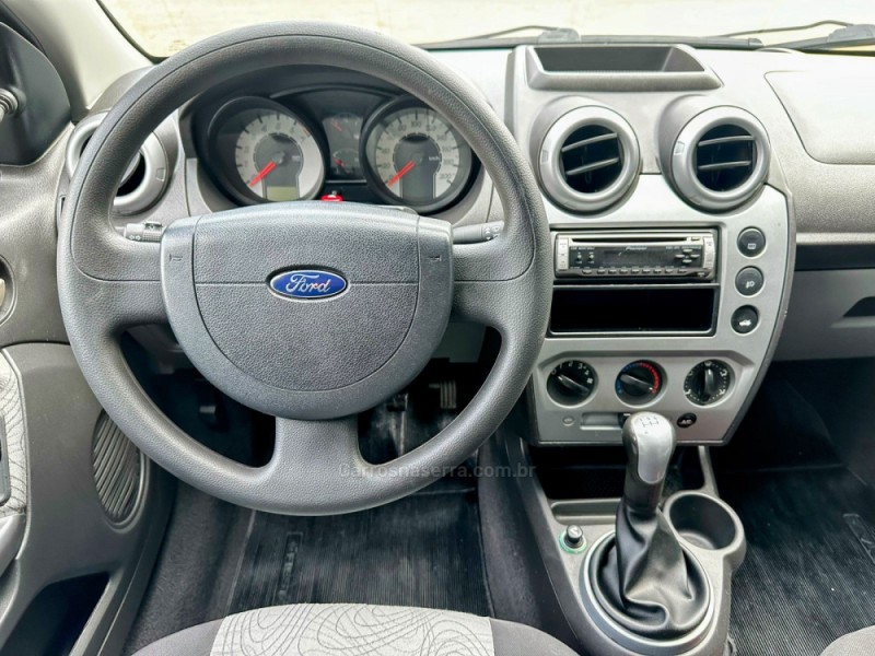 FIESTA 1.6 ROCAM SE PLUS SEDAN 8V FLEX 4P MANUAL - 2010 - TRêS COROAS