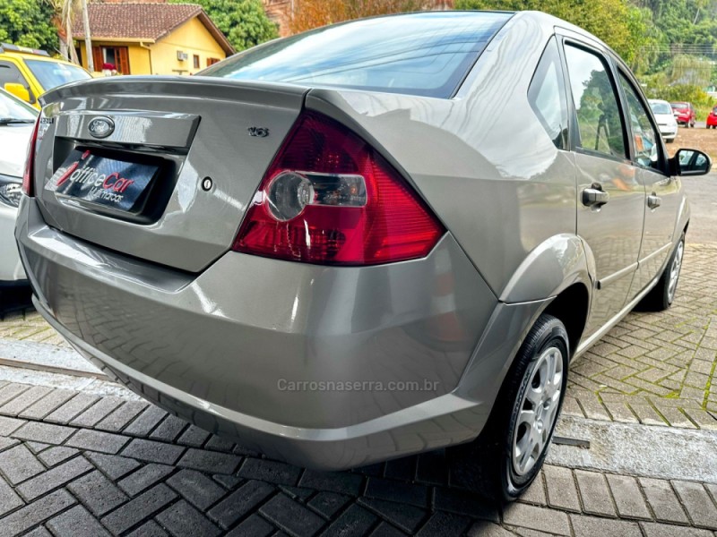 FIESTA 1.6 ROCAM SE PLUS SEDAN 8V FLEX 4P MANUAL - 2010 - TRêS COROAS