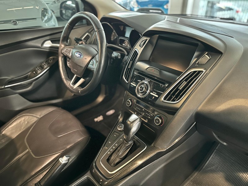 FOCUS 2.0 TITANIUM PLUS FASTBACK 16V FLEX 4P AUTOMÁTICO - 2016 - CAXIAS DO SUL