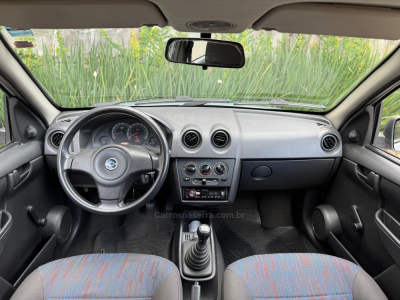 CELTA 1.0 MPFI LIFE 8V FLEX 2P MANUAL - 2011 - FARROUPILHA
