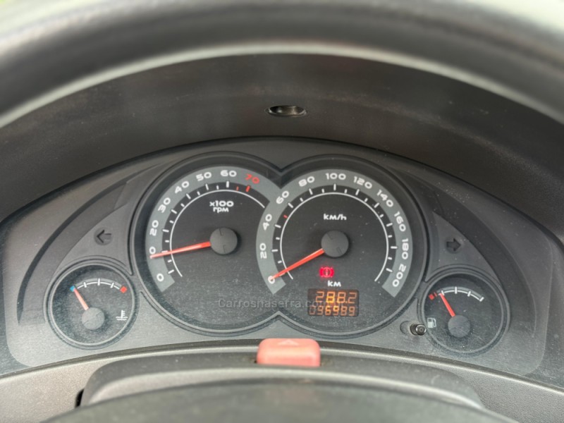 CELTA 1.0 MPFI LIFE 8V FLEX 2P MANUAL - 2011 - FARROUPILHA