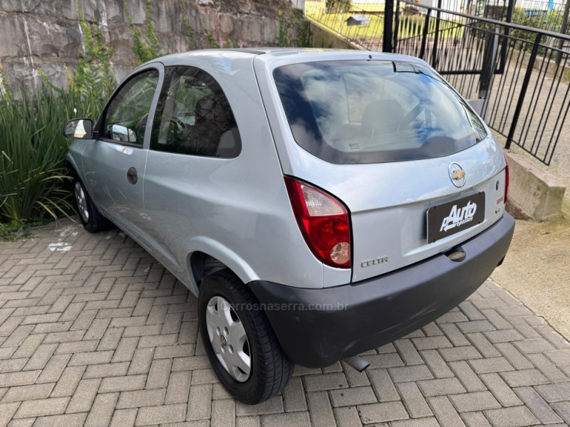 CELTA 1.0 MPFI LIFE 8V FLEX 2P MANUAL - 2011 - FARROUPILHA