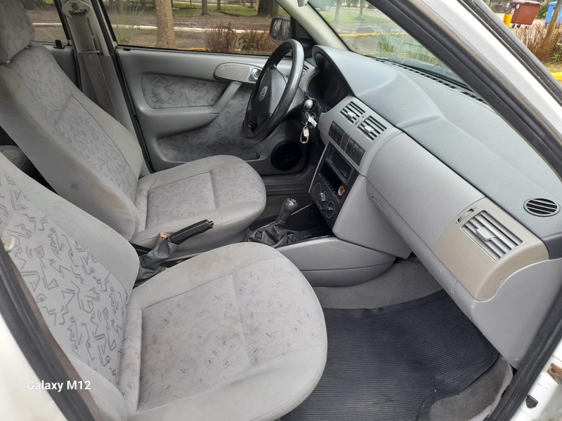GOL 1.0 MI 16V GASOLINA 4P MANUAL G.III - 2001 - FARROUPILHA