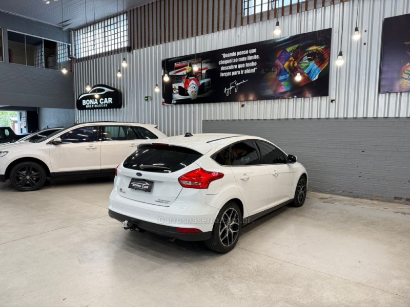 FOCUS 2.0 TITANIUM HATCH 16V FLEX 4P AUTOMÁTICO - 2016 - CAXIAS DO SUL