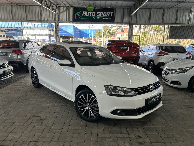 JETTA 2.0 TSI HIGHLINE 211CV GASOLINA 4P DSG - 2013 - CAXIAS DO SUL