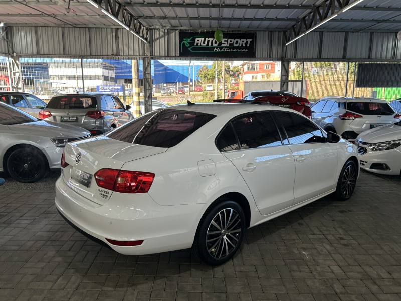 JETTA 2.0 TSI HIGHLINE 211CV GASOLINA 4P DSG - 2013 - CAXIAS DO SUL