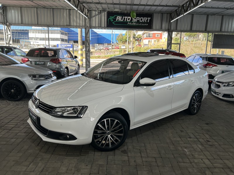 JETTA 2.0 TSI HIGHLINE 211CV GASOLINA 4P DSG - 2013 - CAXIAS DO SUL