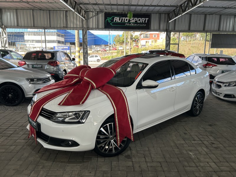 JETTA 2.0 TSI HIGHLINE 211CV GASOLINA 4P DSG - 2013 - CAXIAS DO SUL