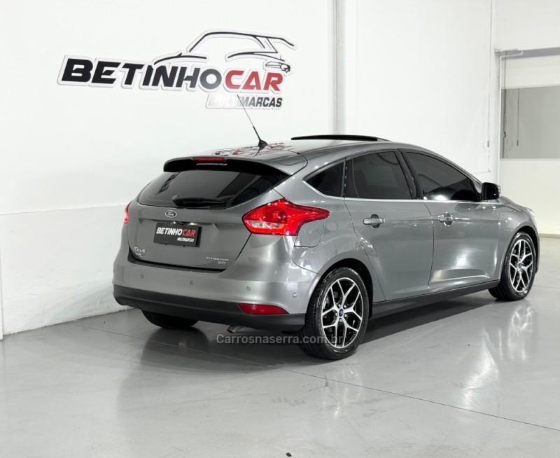 FOCUS 2.0 TITANIUM HATCH 16V FLEX 4P AUTOMÁTICO - 2016 - ESTâNCIA VELHA