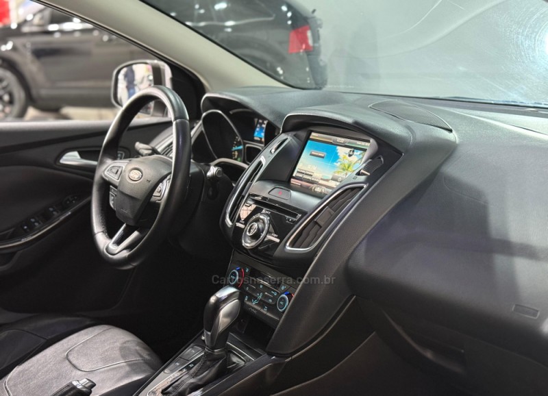 FOCUS 2.0 TITANIUM HATCH 16V FLEX 4P AUTOMÁTICO - 2016 - ESTâNCIA VELHA