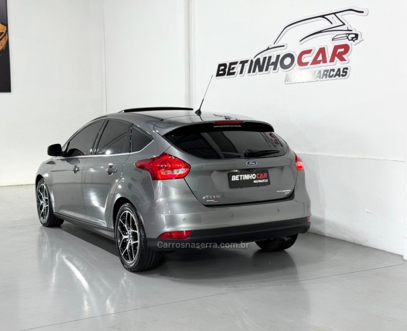 FOCUS 2.0 TITANIUM HATCH 16V FLEX 4P AUTOMÁTICO - 2016 - ESTâNCIA VELHA
