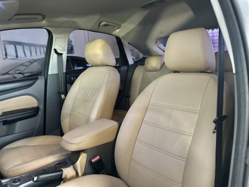 FOCUS 1.6 GLX 8V GASOLINA 4P MANUAL - 2011 - CAXIAS DO SUL