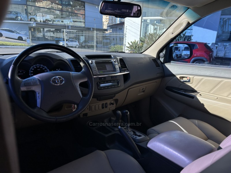 HILUX SW4 3.0 SRV 4X4 7 LUGARES 16V TURBO INTERCOOLER DIESEL 4P AUTOMÁTICO - 2013 - FARROUPILHA