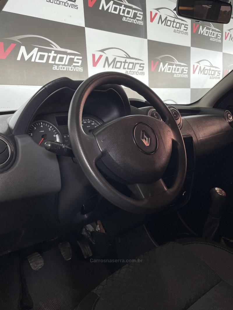 DUSTER 1.6 TECH ROAD 4X2 16V FLEX 4P MANUAL - 2014 - PAROBé