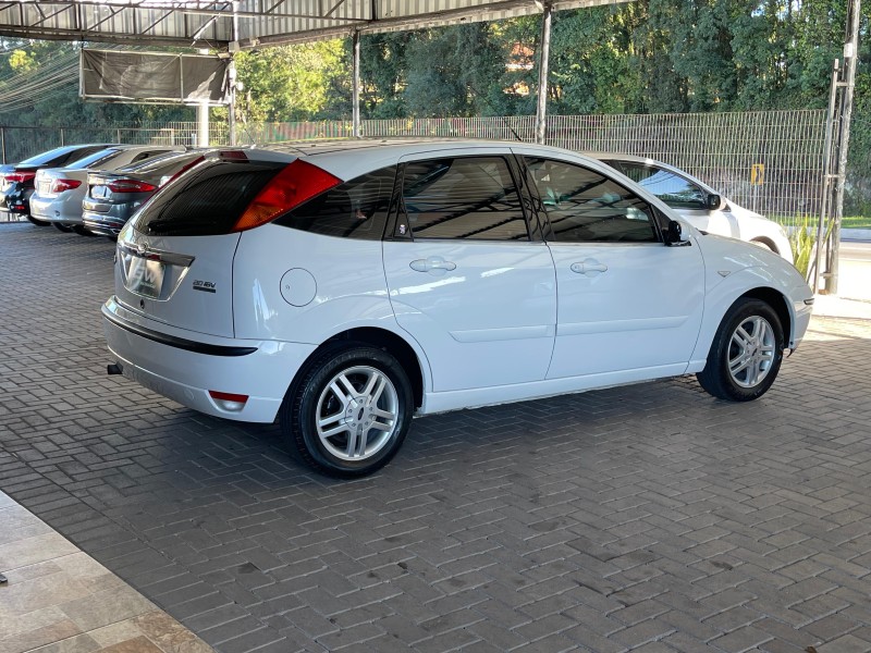 FOCUS 2.0 GHIA 16V FLEX 4P AUTOMÁTICO - 2005 - CAXIAS DO SUL
