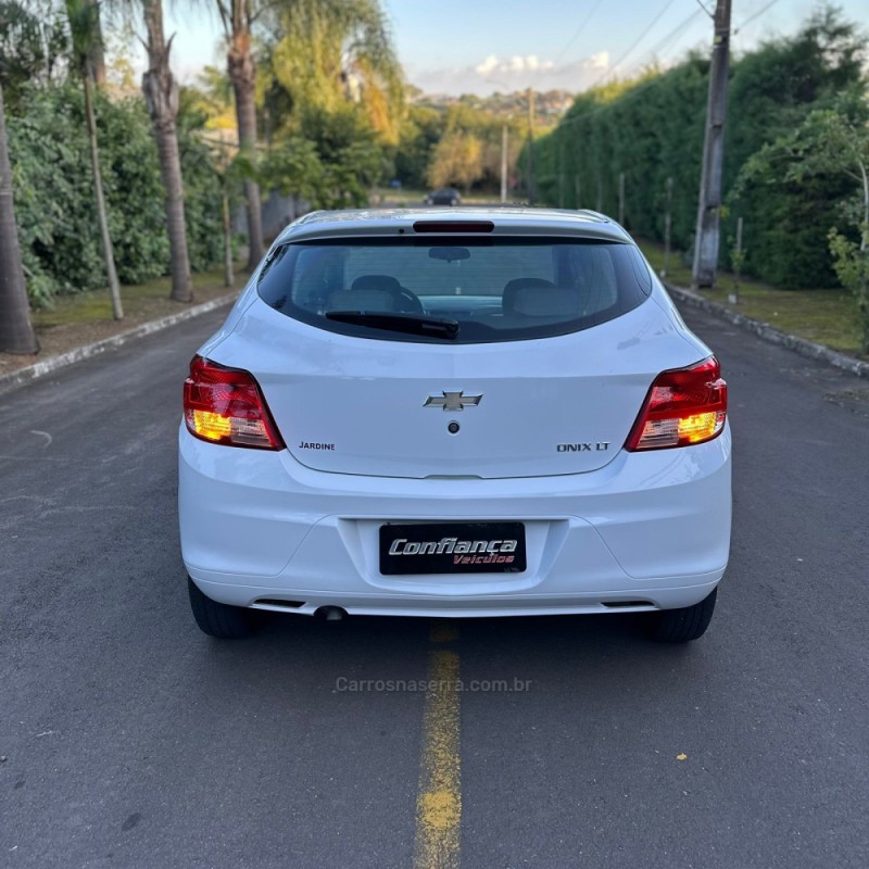 ONIX 1.0 LT PLUS 8V FLEX 4P MANUAL - 2015 - CAMPO BOM