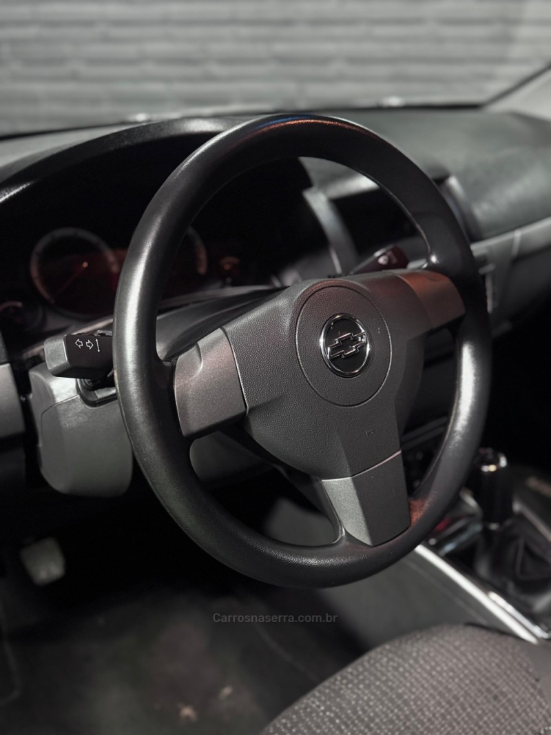 VECTRA 2.0 MPFI EXPRESSION 8V 140CV FLEX 4P MANUAL - 2009 - FELIZ