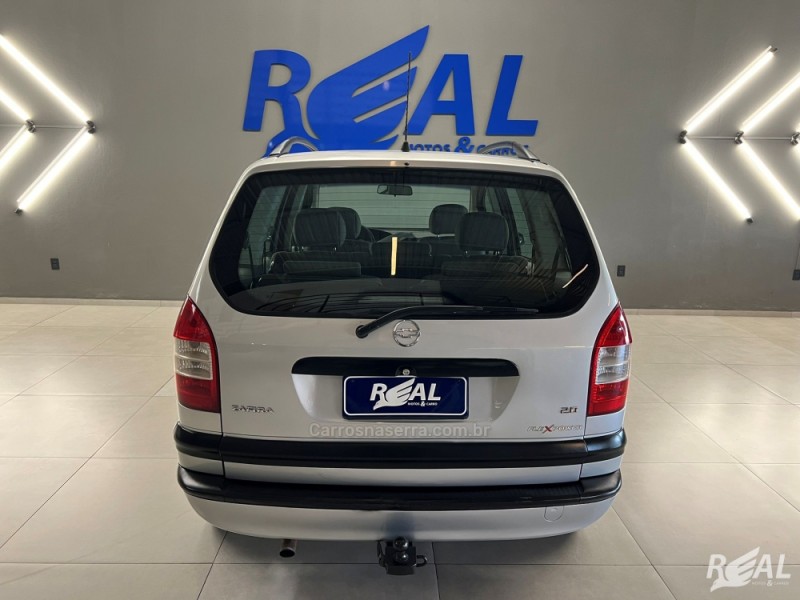ZAFIRA 2.0 MPFI COMFORT 8V FLEX 4P MANUAL - 2005 - SAPIRANGA