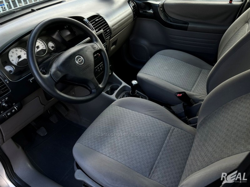 ZAFIRA 2.0 MPFI COMFORT 8V FLEX 4P MANUAL - 2005 - SAPIRANGA