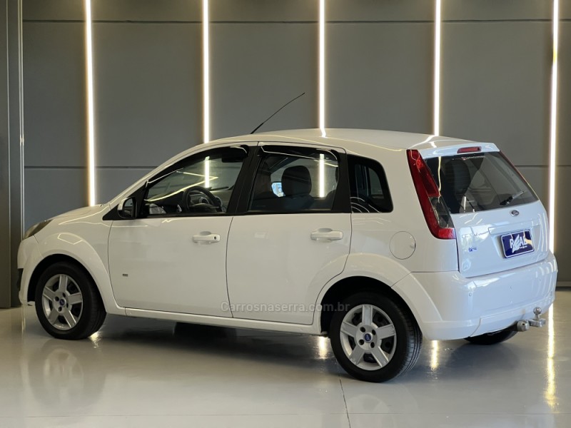 FIESTA 1.6 ROCAM SE 8V FLEX 4P MANUAL - 2014 - SAPIRANGA