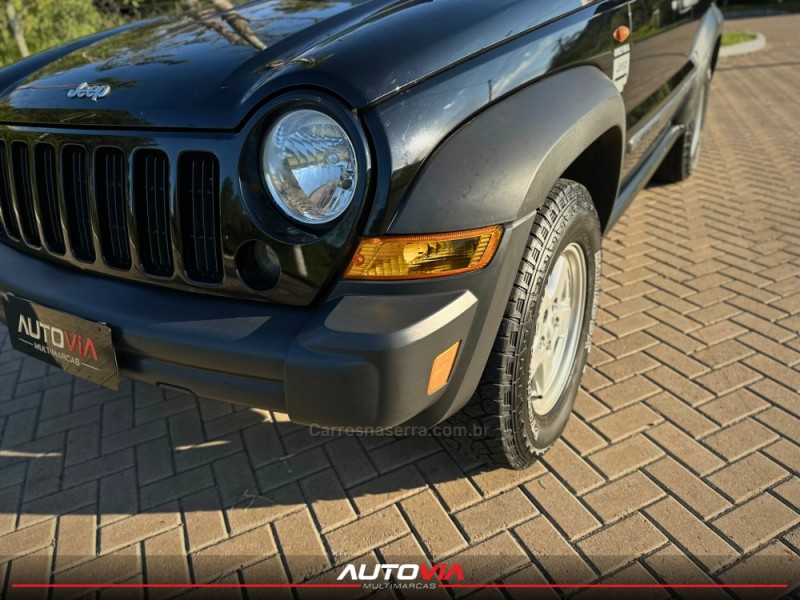 CHEROKEE 3.7 SPORT 4X4 V6 12V GASOLINA 4P AUTOMÁTICO - 2017 - SAPIRANGA