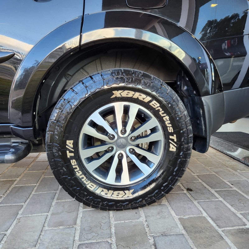 PAJERO DAKAR 3.2 HPE 4X4 7 LUGARES 16V TURBO INTERCOOLER DIESEL 4P AUTOMÁTICO - 2017 - BENTO GONçALVES