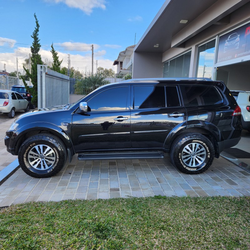 PAJERO DAKAR 3.2 HPE 4X4 7 LUGARES 16V TURBO INTERCOOLER DIESEL 4P AUTOMÁTICO - 2017 - BENTO GONçALVES