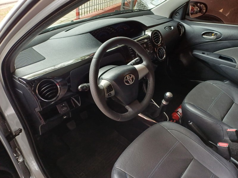 ETIOS 1.5 PLATINUM 16V FLEX 4P MANUAL - 2014 - CAXIAS DO SUL