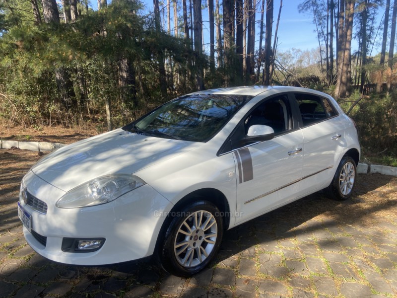 bravo 1.8 essence 16v flex 4p automatizado 2013 nova prata