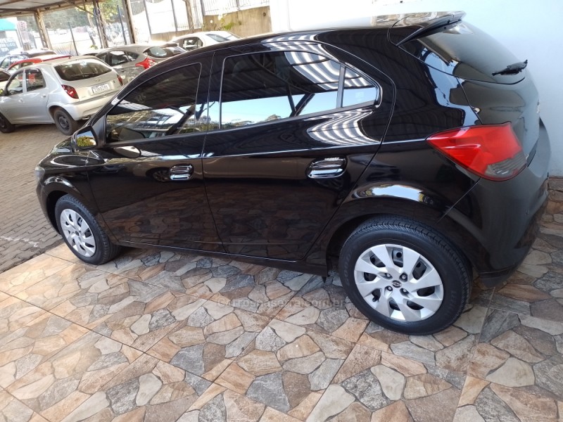 ONIX 1.4 MPFI LT 8V FLEX 4P MANUAL - 2015 - CAXIAS DO SUL