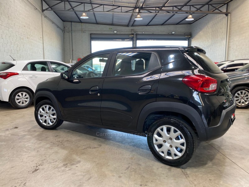 KWID 1.0 12V SCE FLEX LIFE MANUAL - 2018 - VACARIA