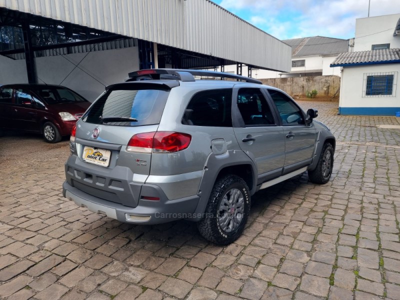 PALIO 1.8 MPI ADVENTURE LOCKER WEEKEND 8V FLEX 4P MANUAL - 2011 - VACARIA