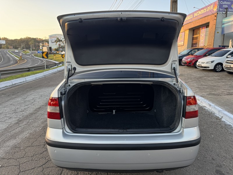 POLO SEDAN 1.6 MI 8V FLEX 4P MANUAL - 2006 - DOIS IRMãOS