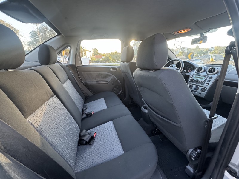FIESTA 1.6 ROCAM SEDAN 8V FLEX 4P MANUAL - 2011 - DOIS IRMãOS