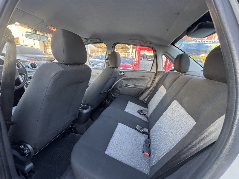 FIESTA 1.6 ROCAM SEDAN 8V FLEX 4P MANUAL - 2011 - DOIS IRMãOS