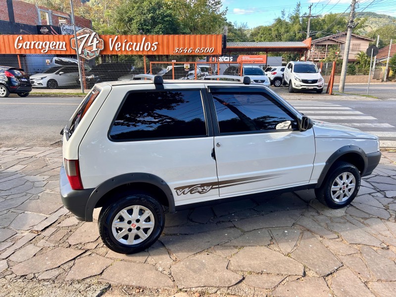 UNO 1.0 WAY 8V FLEX 2P MANUAL - 2012 - TRêS COROAS