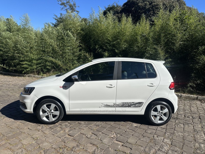 FOX 1.6 MI ROCK IN RIO 8V FLEX 4P MANUAL - 2016 - NOVA PRATA