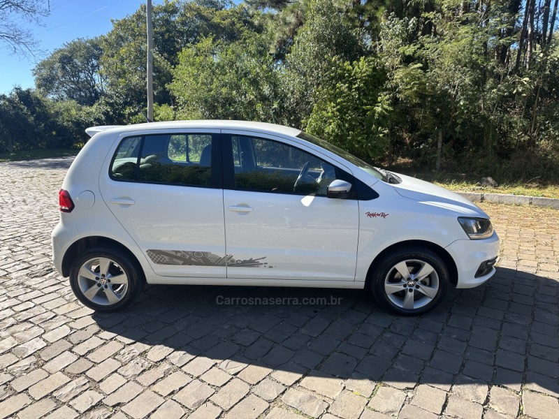 FOX 1.6 MI ROCK IN RIO 8V FLEX 4P MANUAL - 2016 - NOVA PRATA