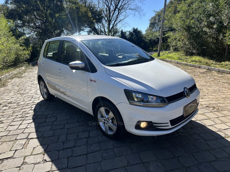 FOX 1.6 MI ROCK IN RIO 8V FLEX 4P MANUAL - 2016 - NOVA PRATA