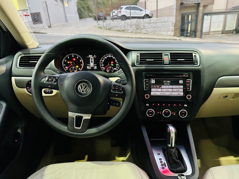 JETTA 2.0 TSI HIGHLINE 211CV GASOLINA 4P DSG - 2013 - CAXIAS DO SUL