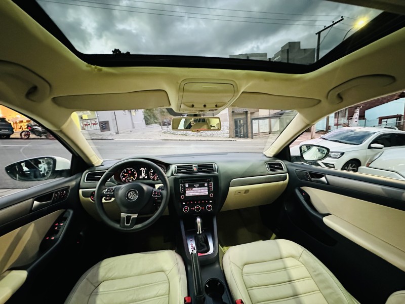 JETTA 2.0 TSI HIGHLINE 211CV GASOLINA 4P DSG - 2013 - CAXIAS DO SUL