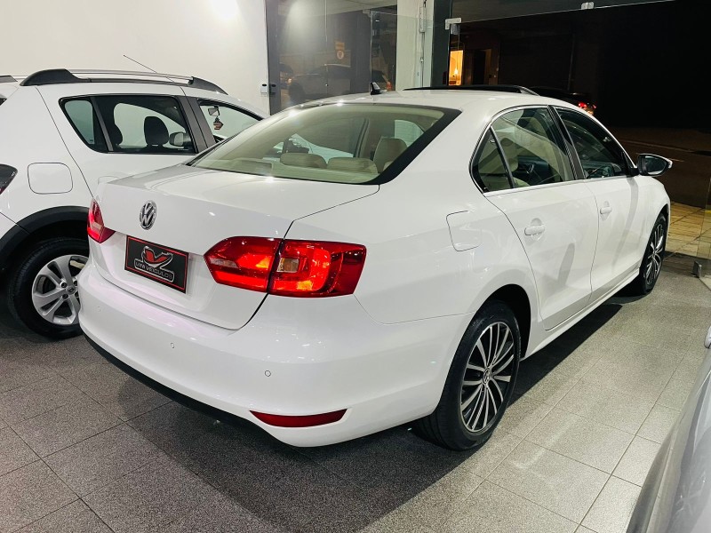 JETTA 2.0 TSI HIGHLINE 211CV GASOLINA 4P DSG - 2013 - CAXIAS DO SUL